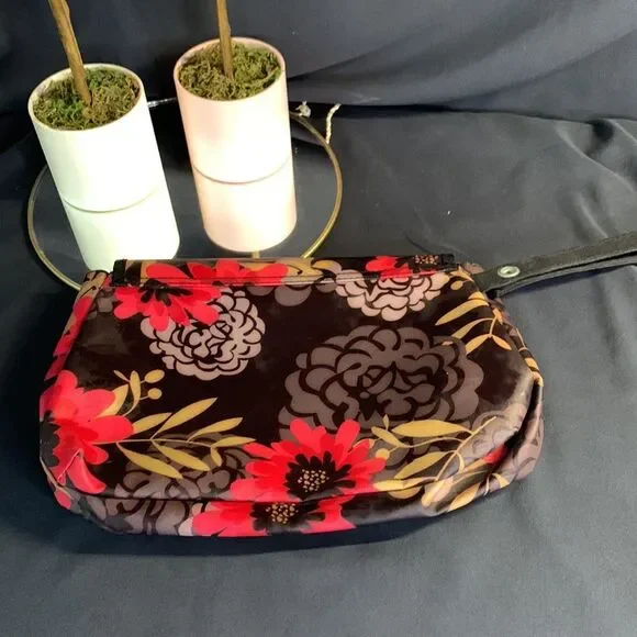 JJ Cole Clutch & Changing Pad Flower Pattern Wipe clean surface Wristlet bag - Picture 5 of 8